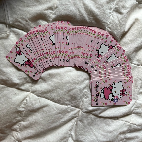 Mini Hello Kitty Playing Cards - Picture 3 of 8